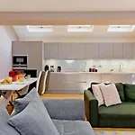 Spacious 3 Bd Flat In Central For Families No 2